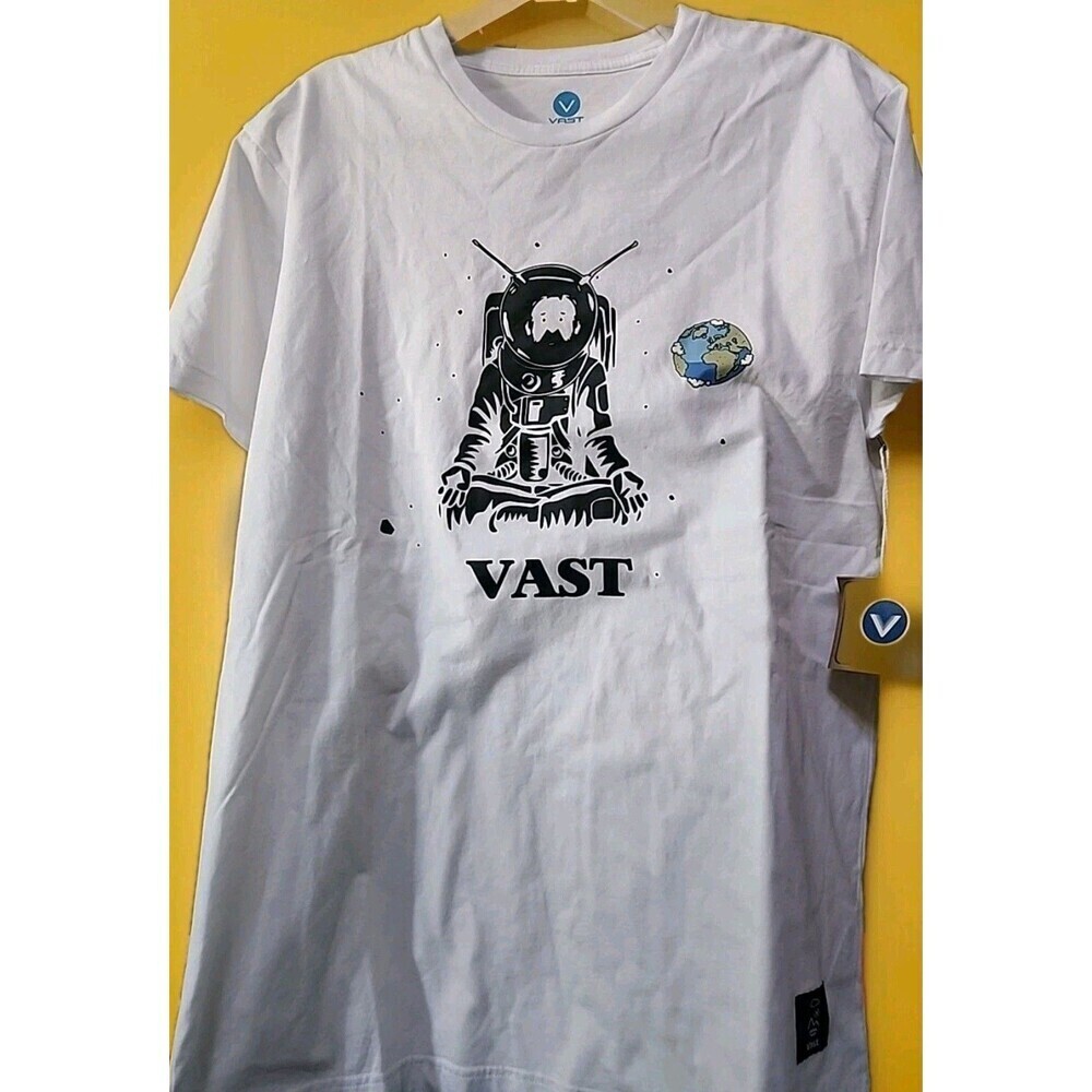 New Vast Men’s Graphic‎ Tee Shirt Medium Surfer Yogi Space B15 NWT Streetwear